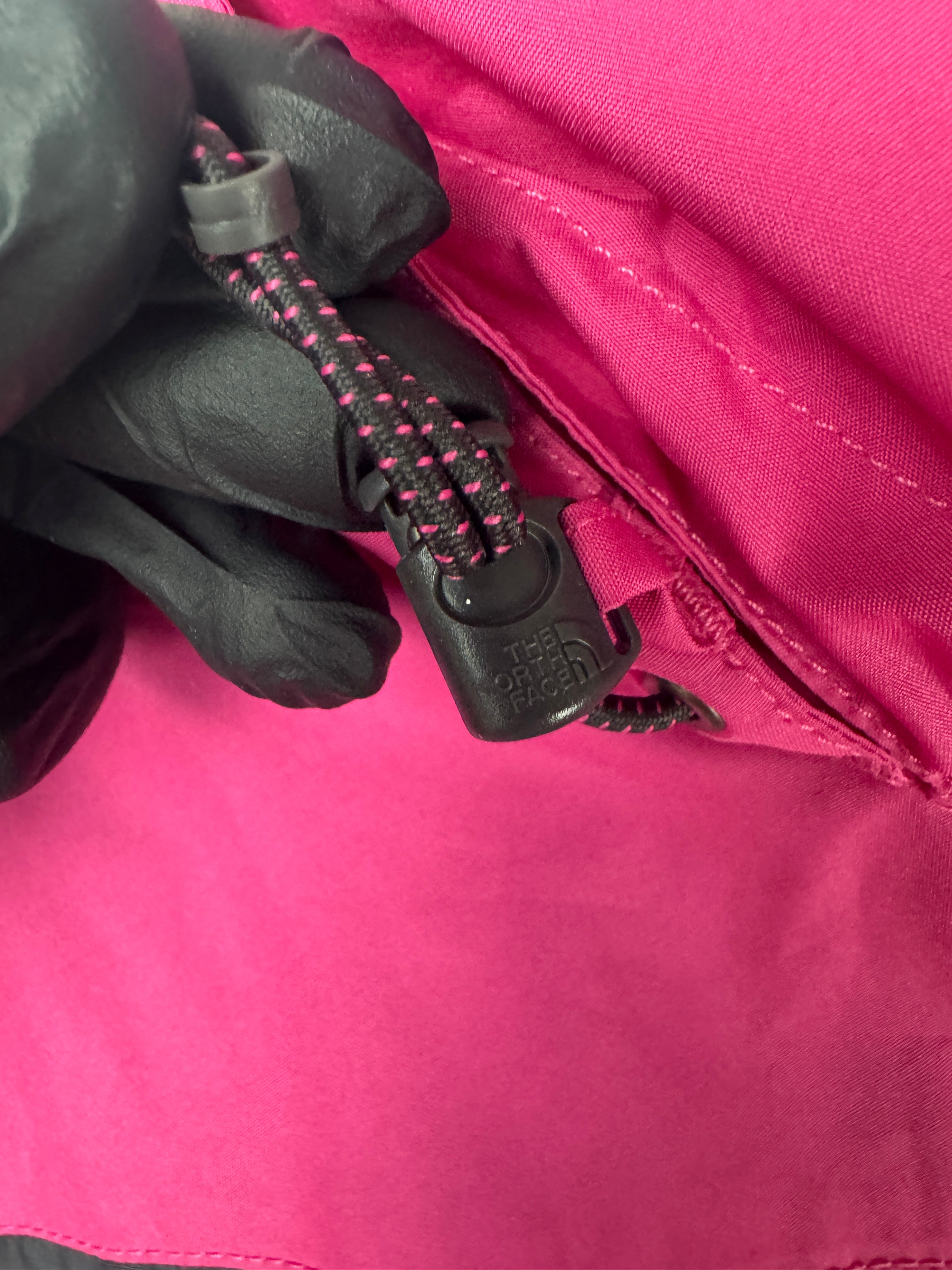 The North Face Coupe-Vent Femme – Rose & Noir – Taille XL