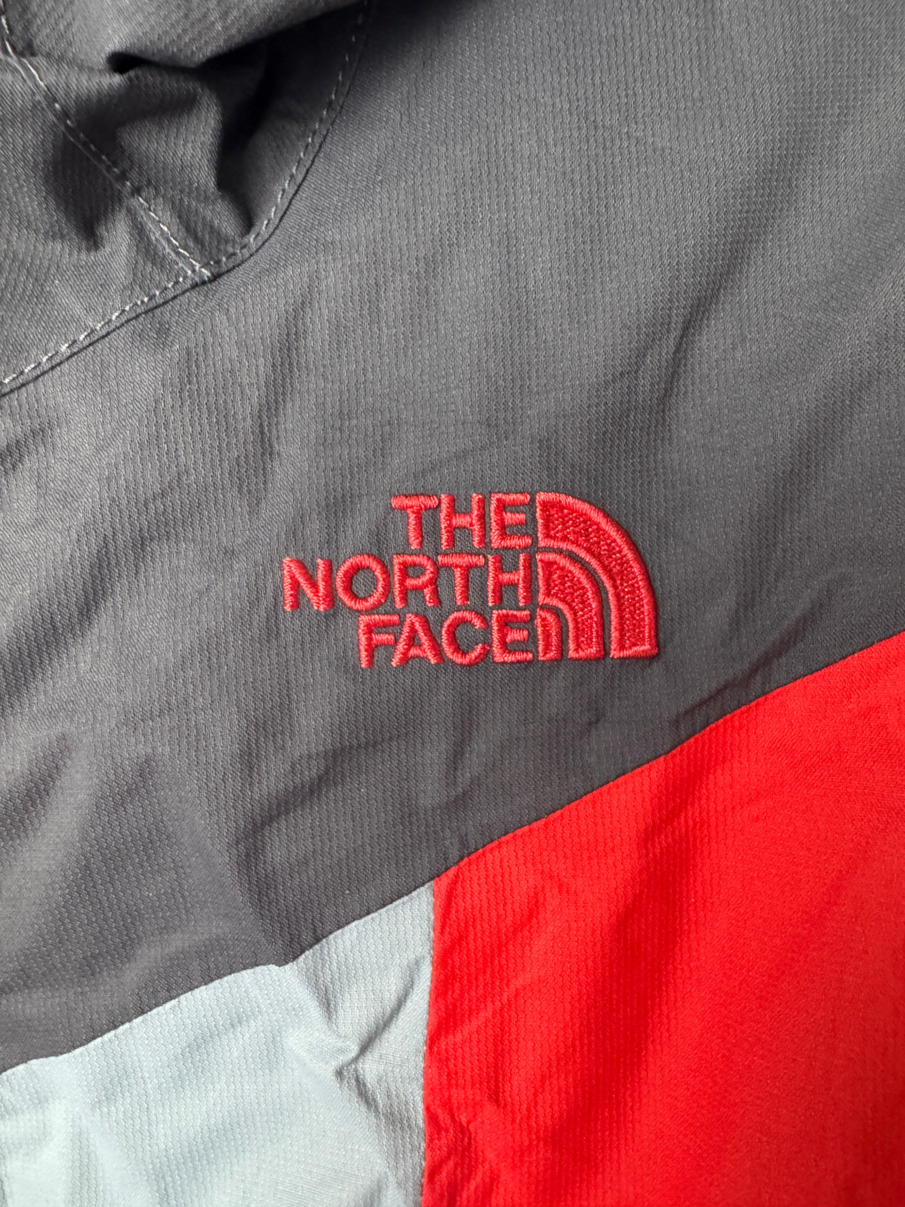 The North Face Coupe-Vent Rouge & Gris | Taille XL Junior (Convient L Homme)